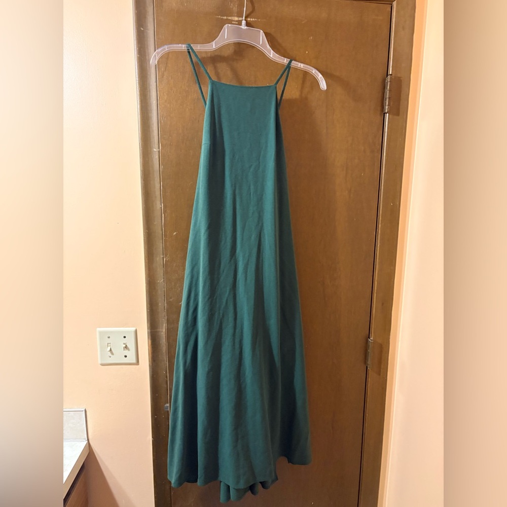 Par En Par green sleeveless open back midi dress